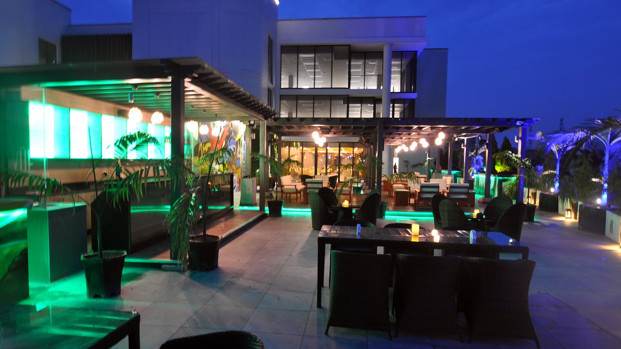 images/1762256649_group_lounges & bars.jpg